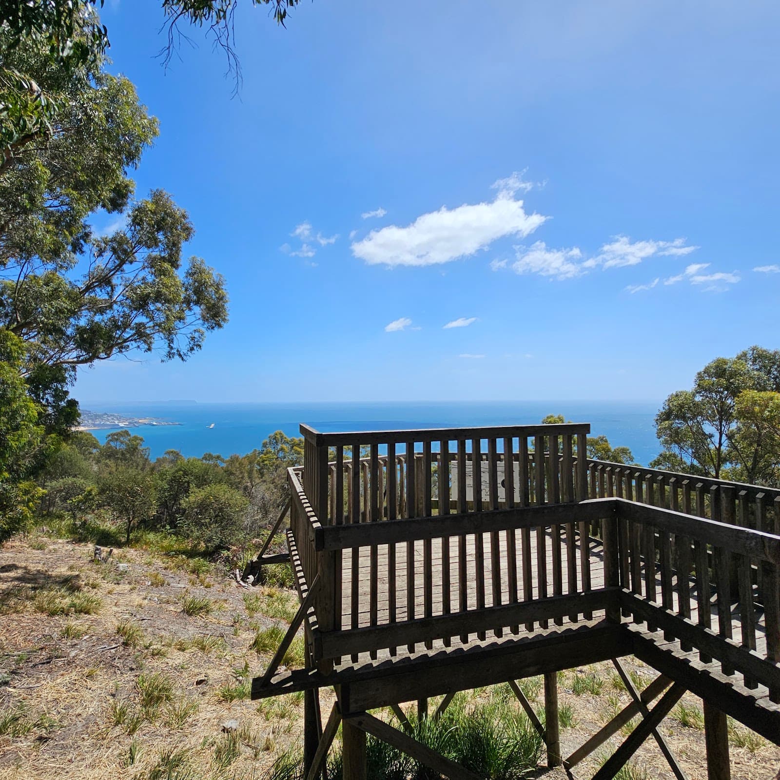 Round Hill Lookout - Image 1
