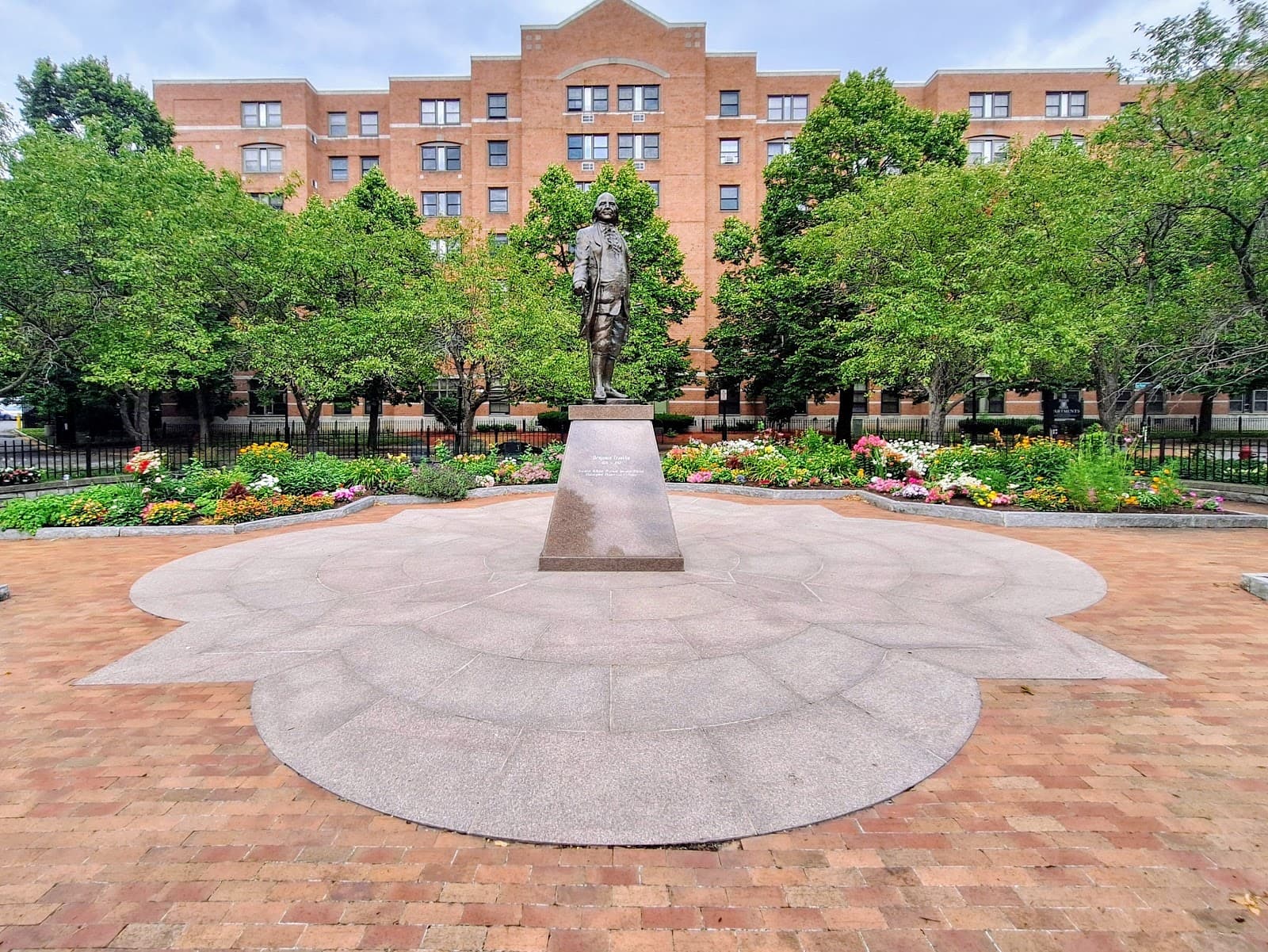 Franklin Square - Image 1