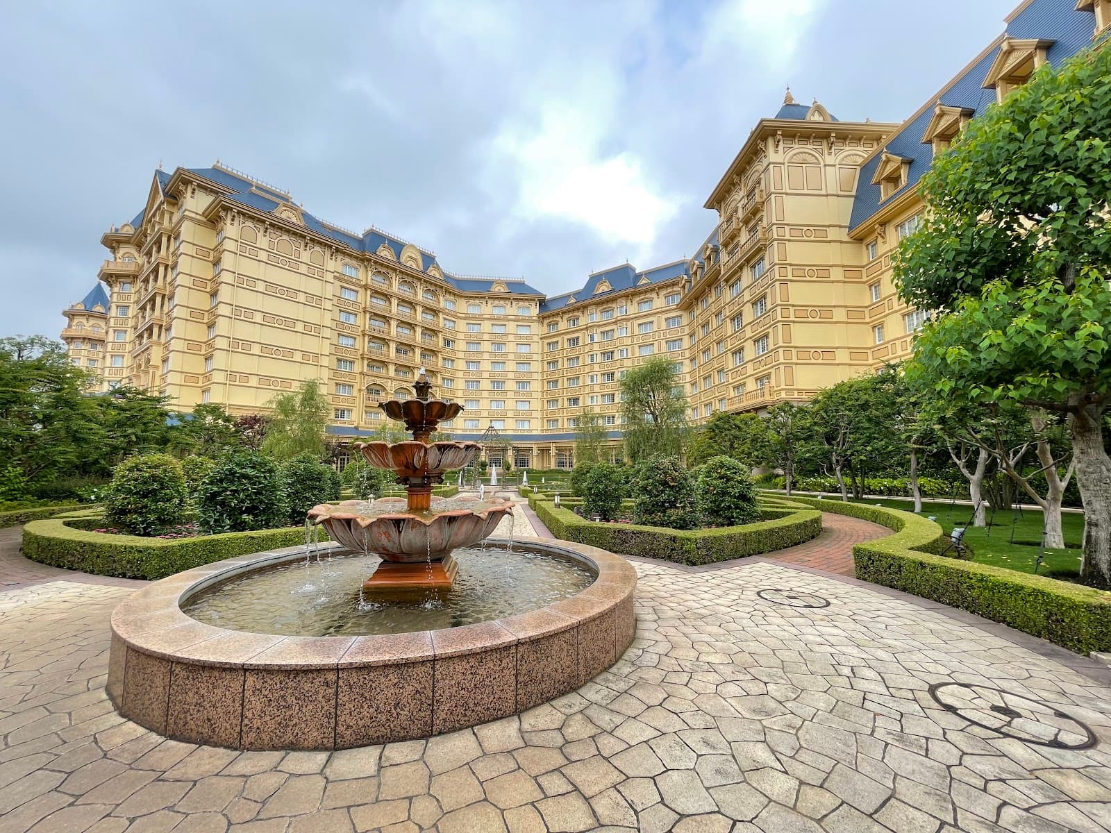 Tokyo Disneyland Hotel - Image 1