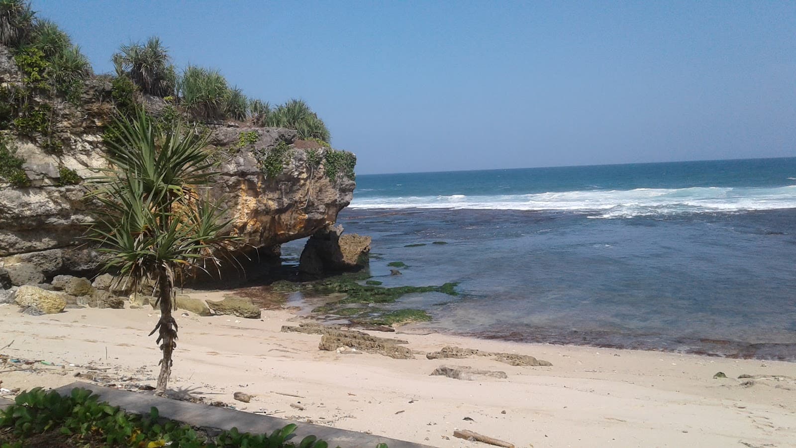 Sepanjang Beach - Image 1