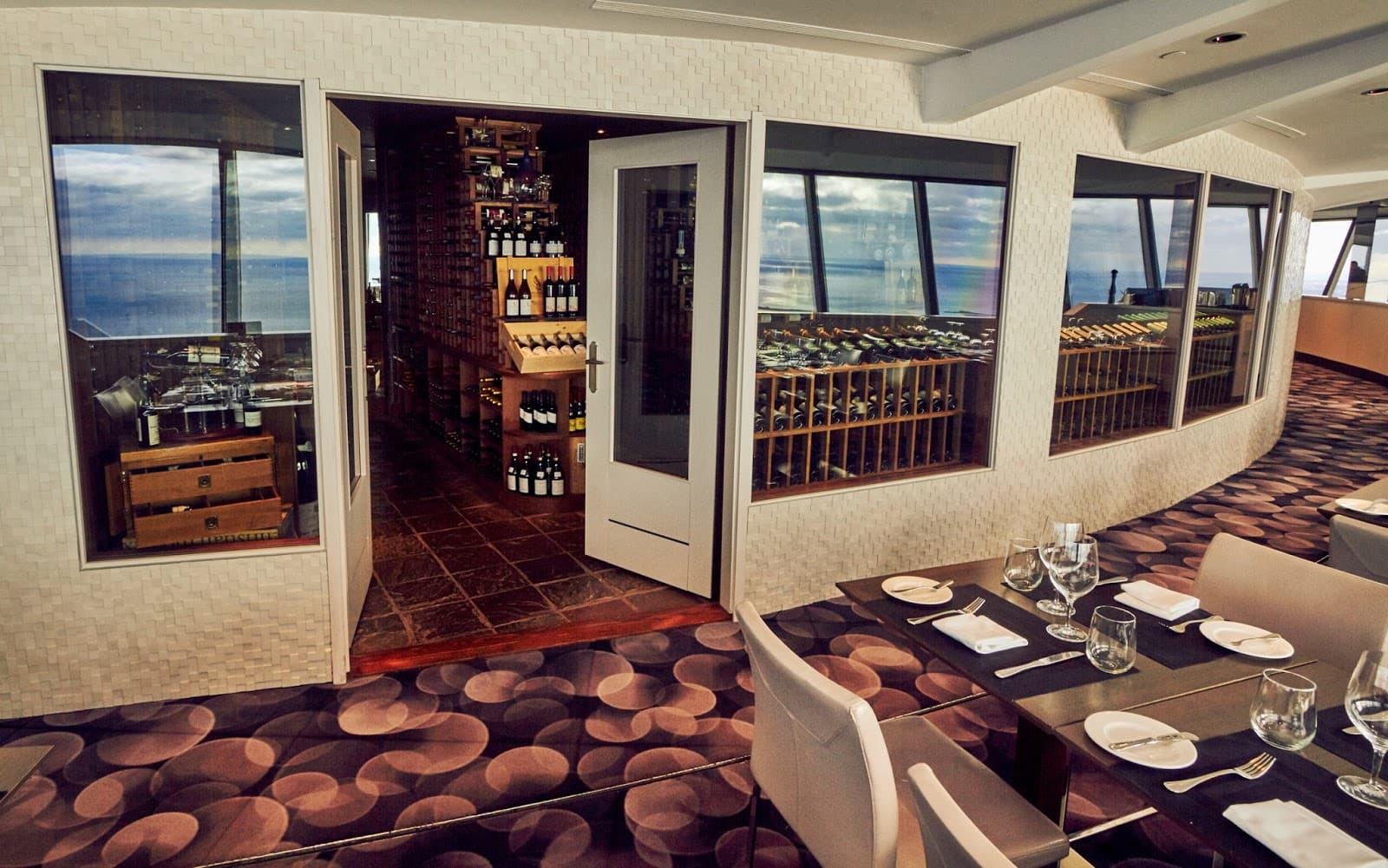 360 Restaurant, CN Tower - Image 1