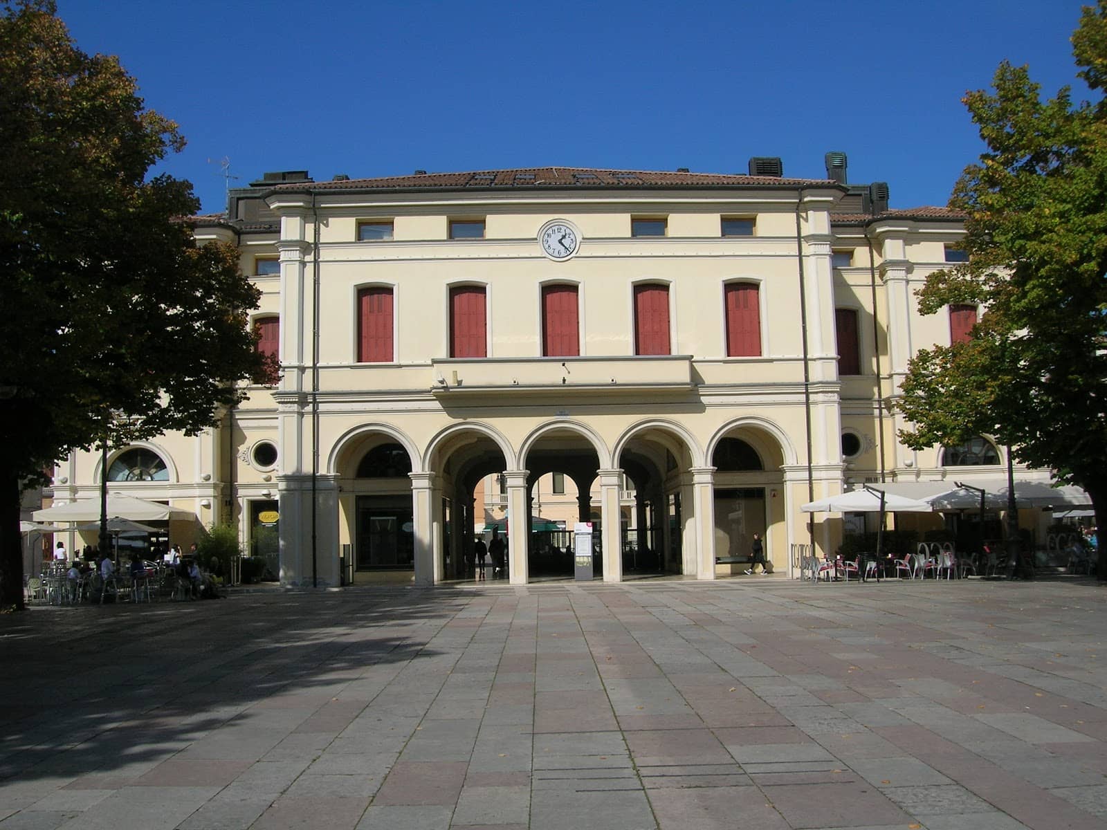 Charming Cafes & Shops