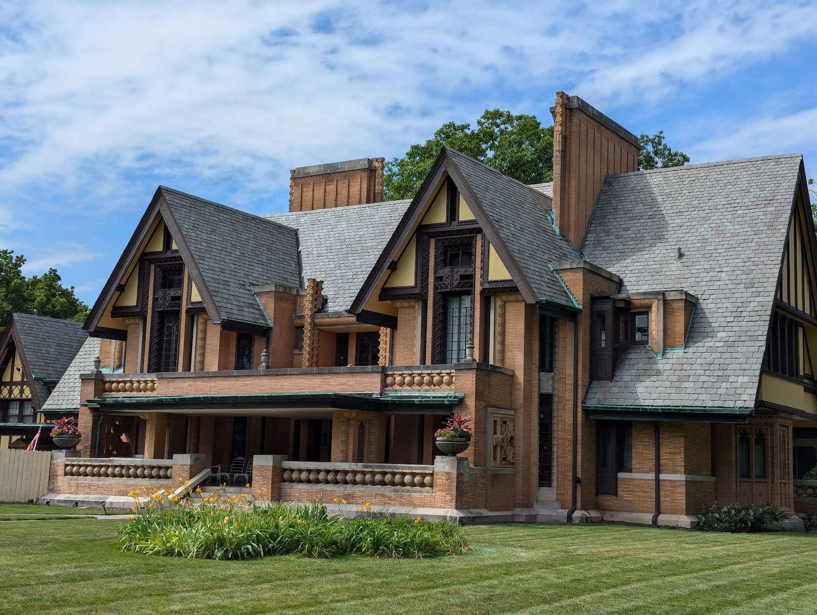 Hills-DeCaro House - Image 1