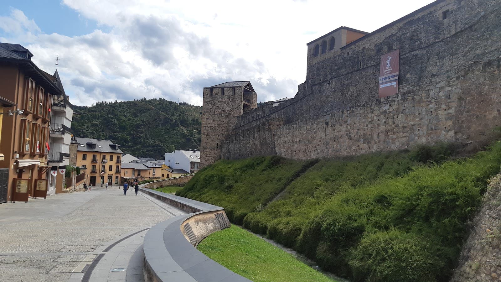 Plaza Fernando Miranda - Image 1