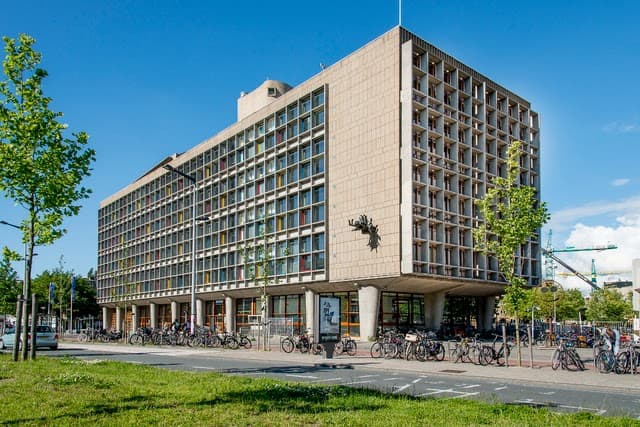 Cygnus Gymnasium, Amsterdam - Image 1