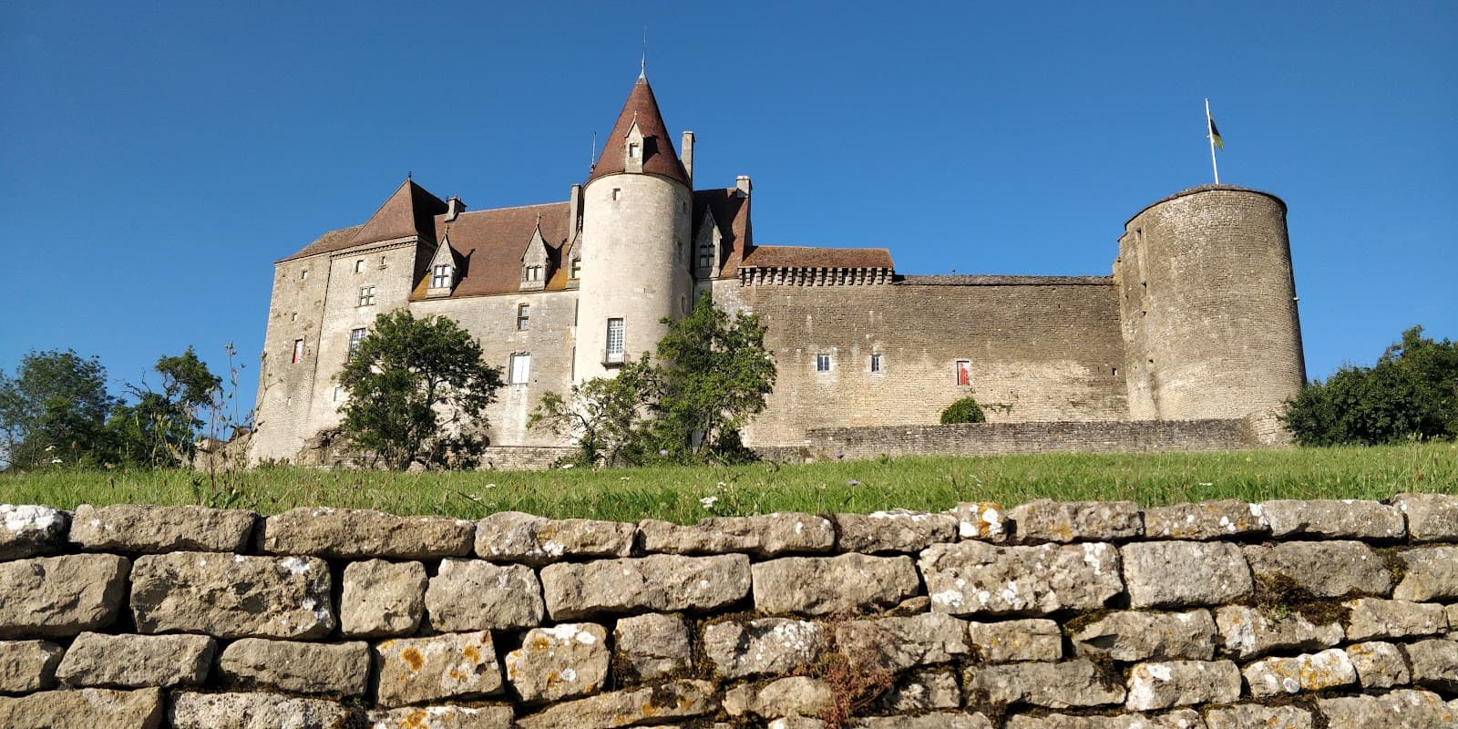 Châteauneuf-en-Auxois - Image 1