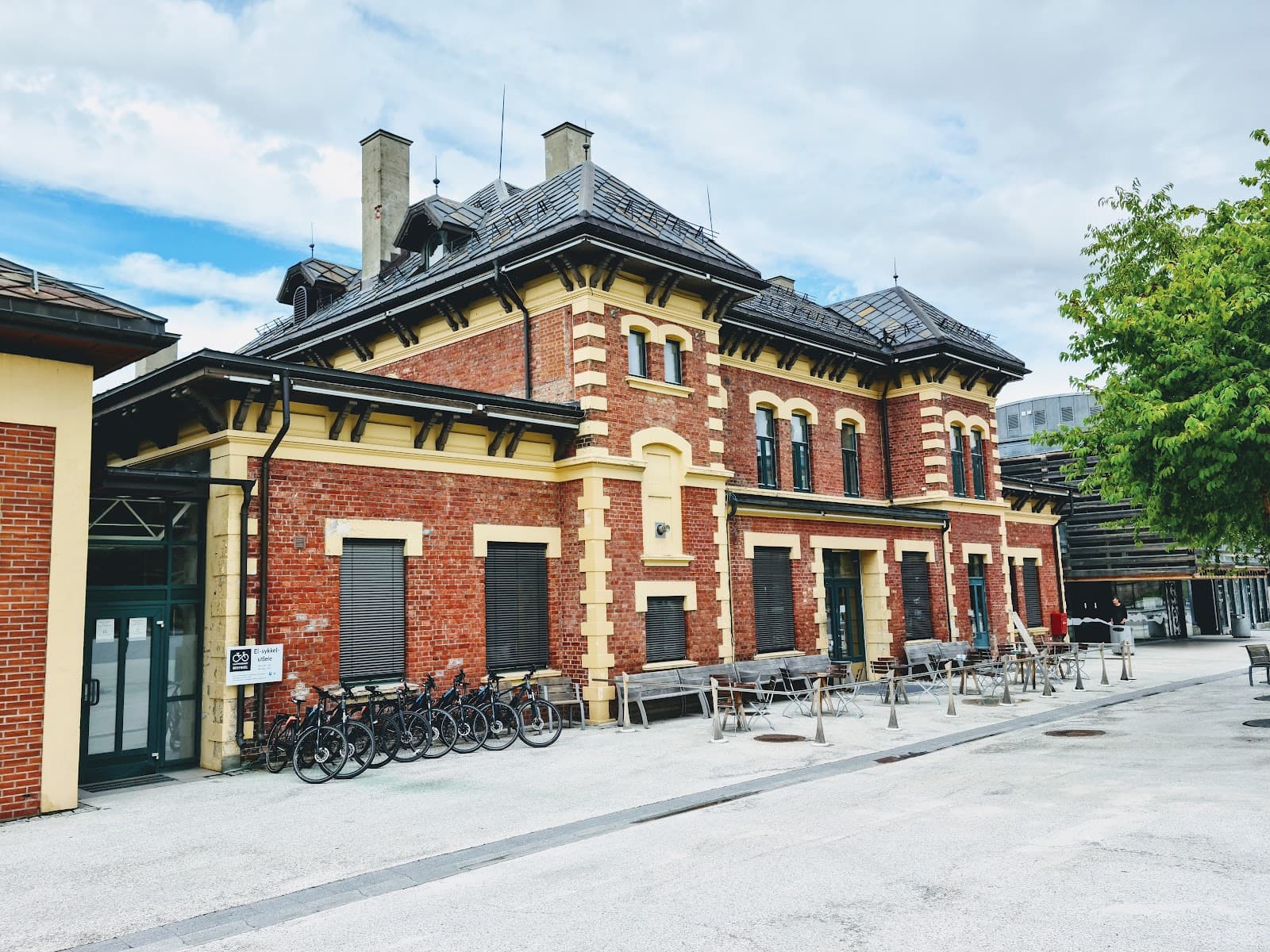 Lillehammer Station - Image 1