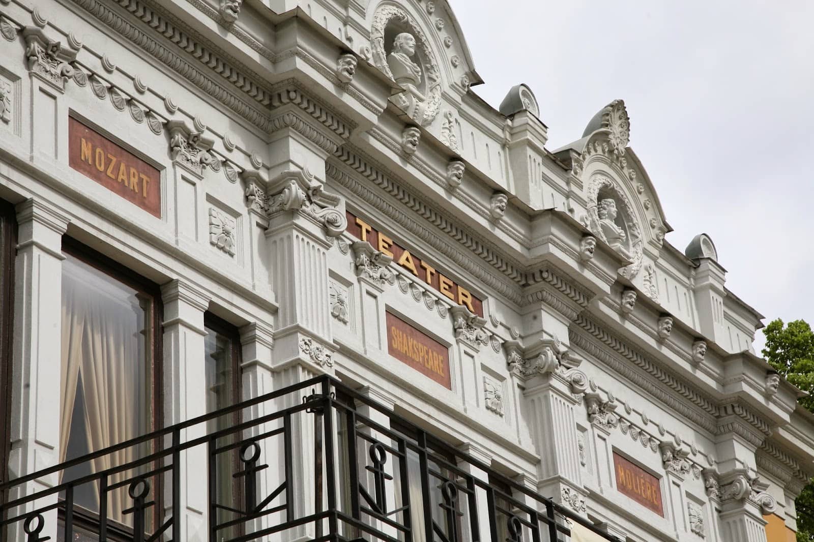 Live Music & Entertainment