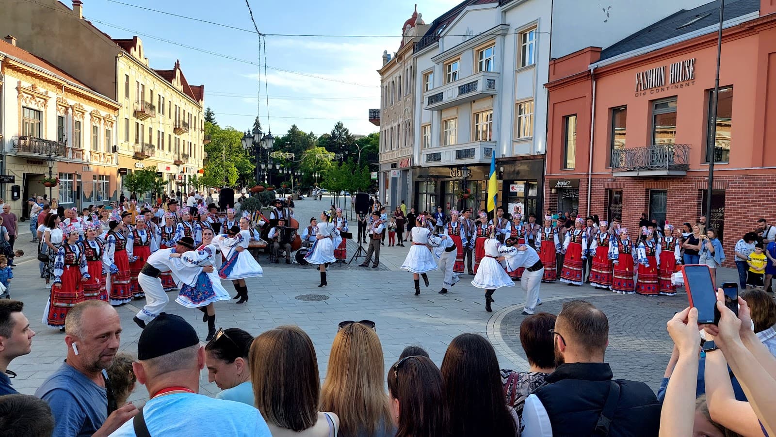 Petofi Square - Image 1
