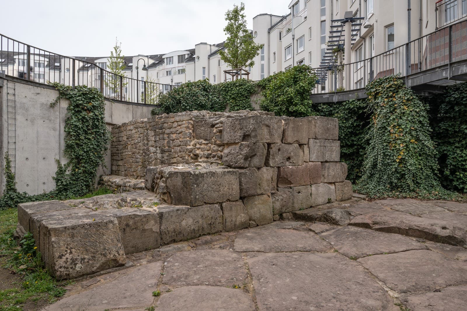 Roman Gate Römertor am Kästrich - Image 1