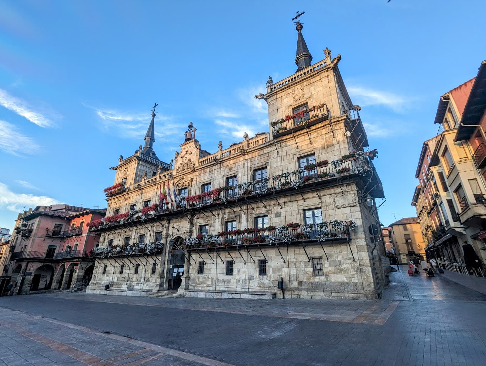 Old City Hall Plaza Mayor - Image 1