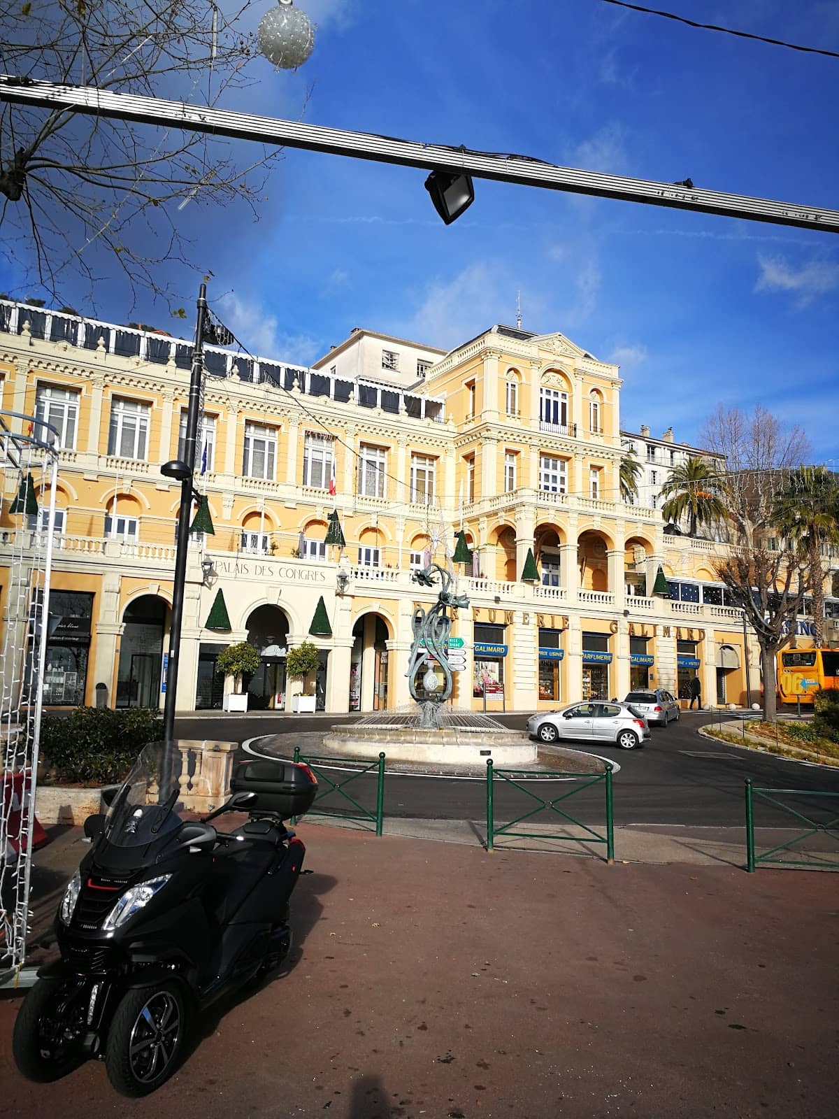 Thursday Evening 'Flâneries'