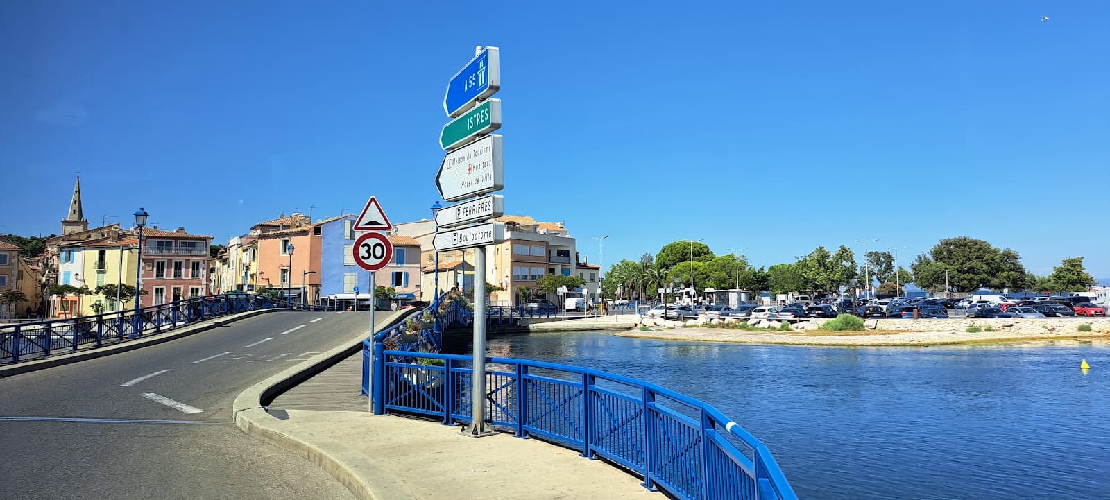 Île district - Image 1