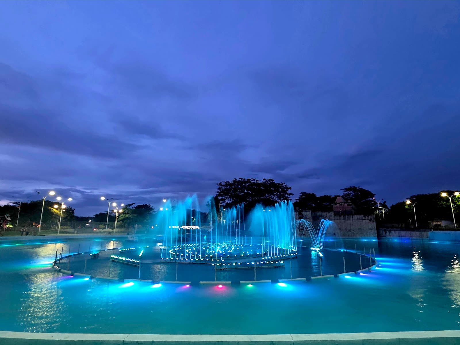 Luis Alfonso Velásquez Flores Park - Image 1