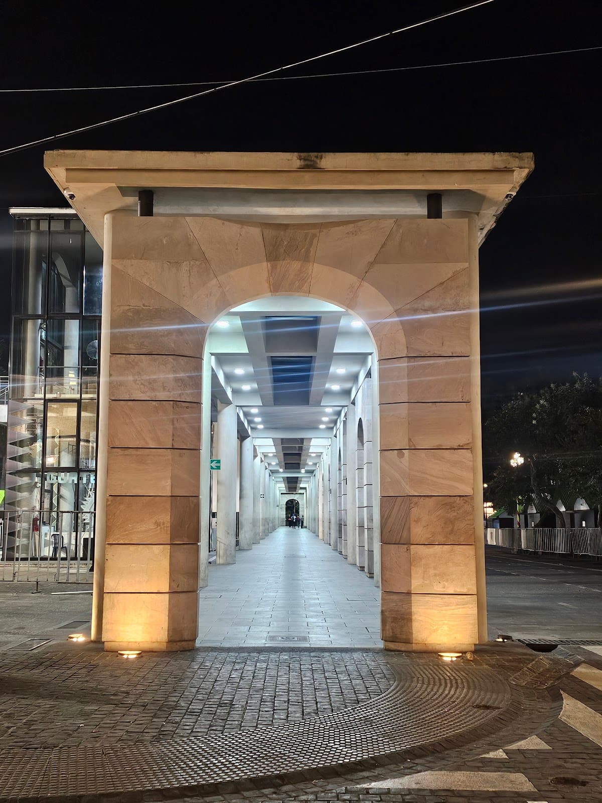 Portal del Comercio Pasajes - Image 1