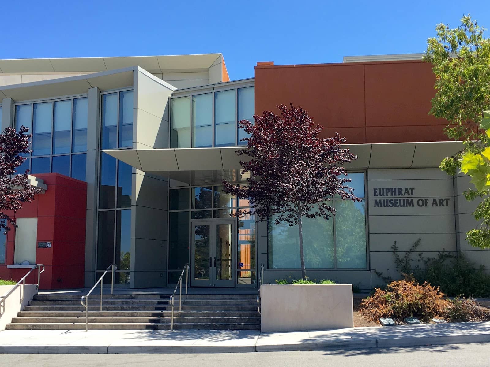 Themed & Educational Exhibits