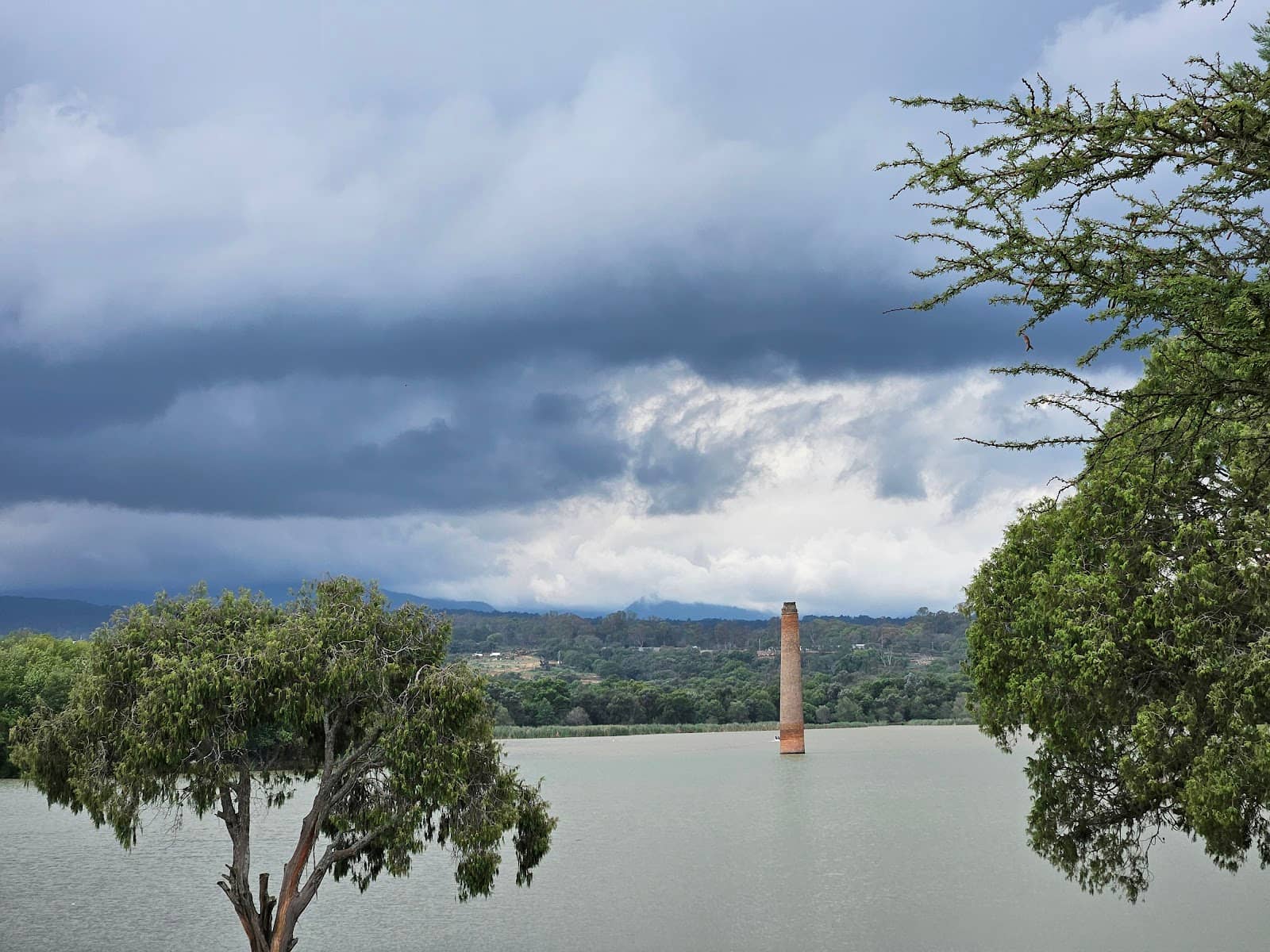 Scenic Dam Exploration