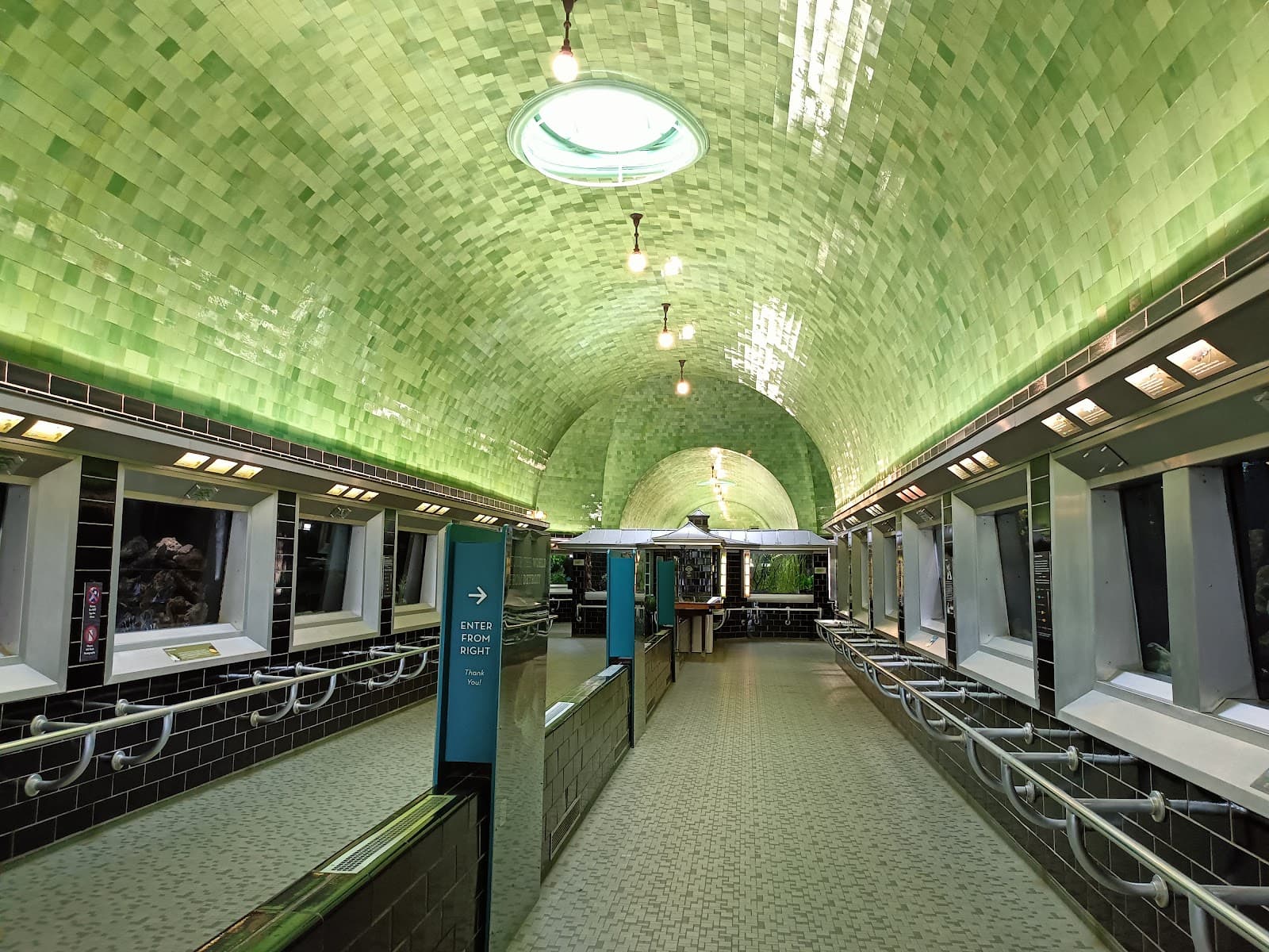 Belle Isle Aquarium Detroit - Image 1