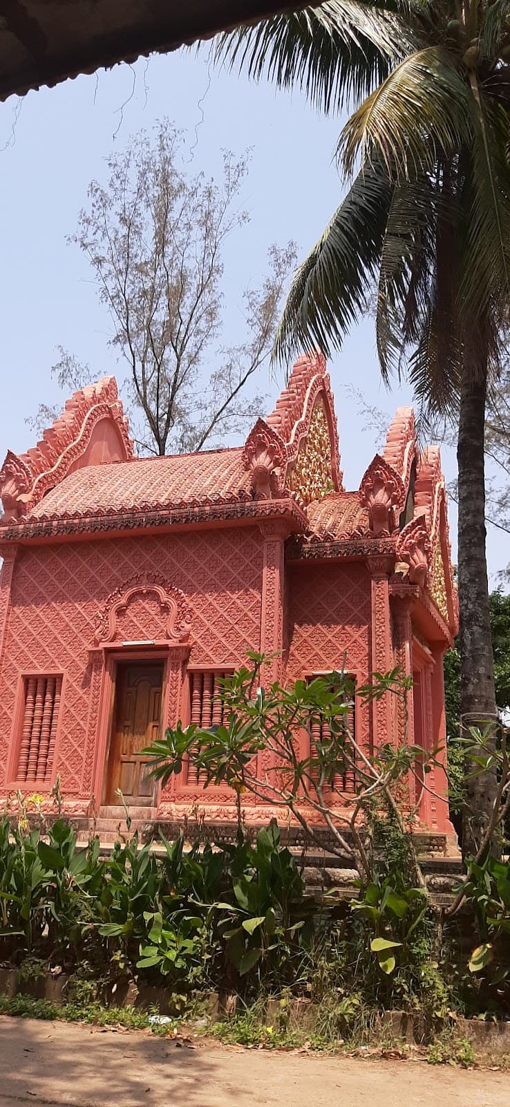 Wat Kampong Bay - Image 1