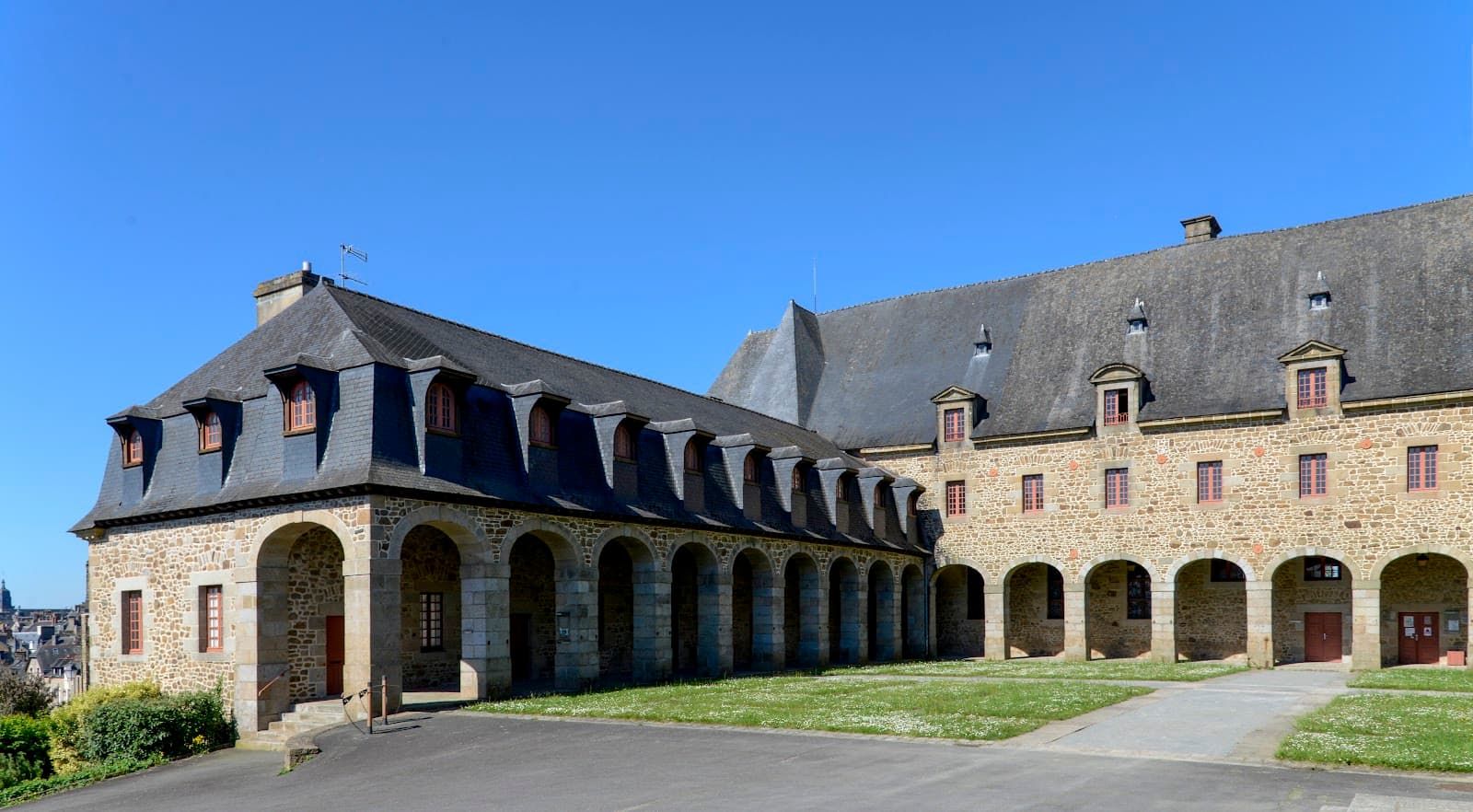 Les Urbanistes (Cultural Center) - Image 1