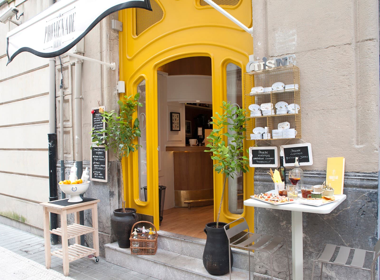 Las Arenas Promenade - Image 1