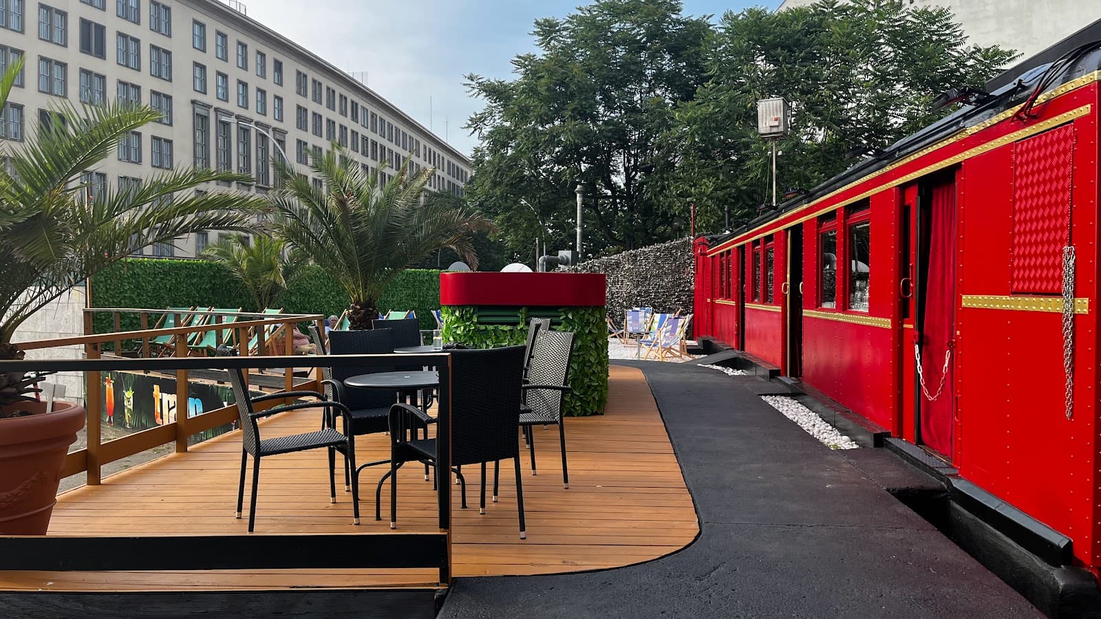 Train Cocktail Bar - Image 1