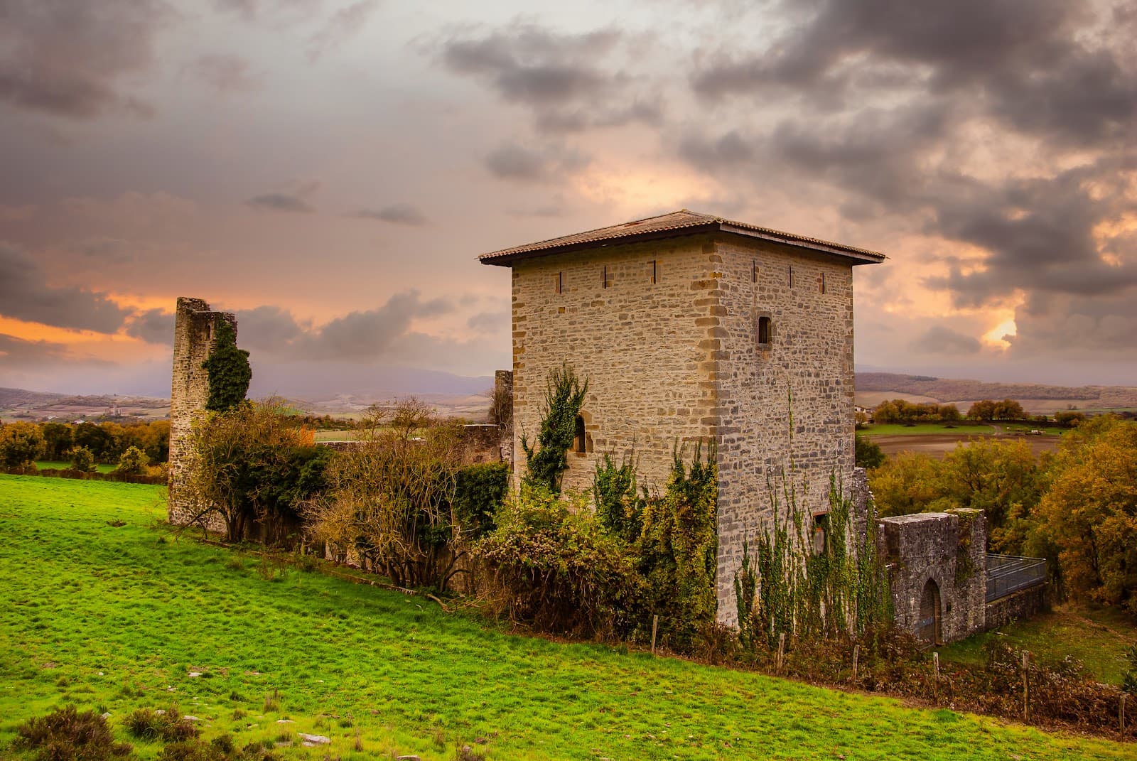 Guevara Castle Gebara - Image 1