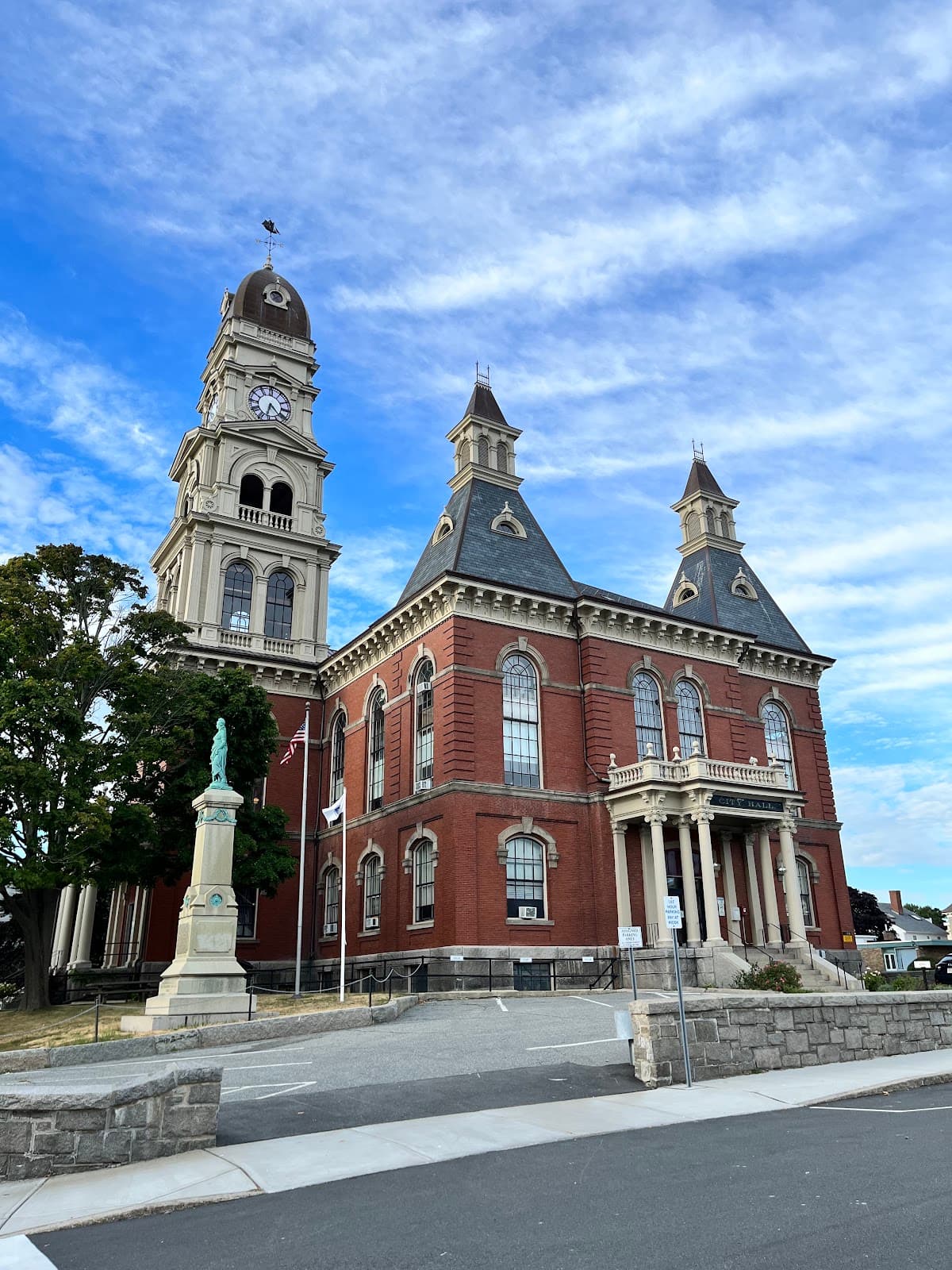 Gloucester City Hall and Murals - Image 1