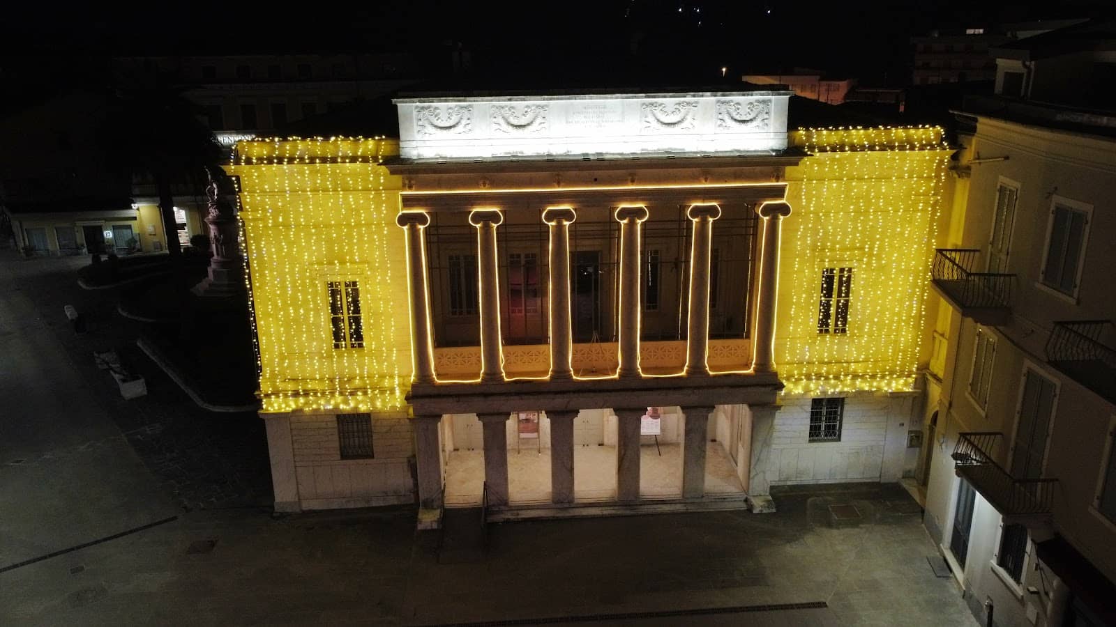 Intimate Performance Atmosphere