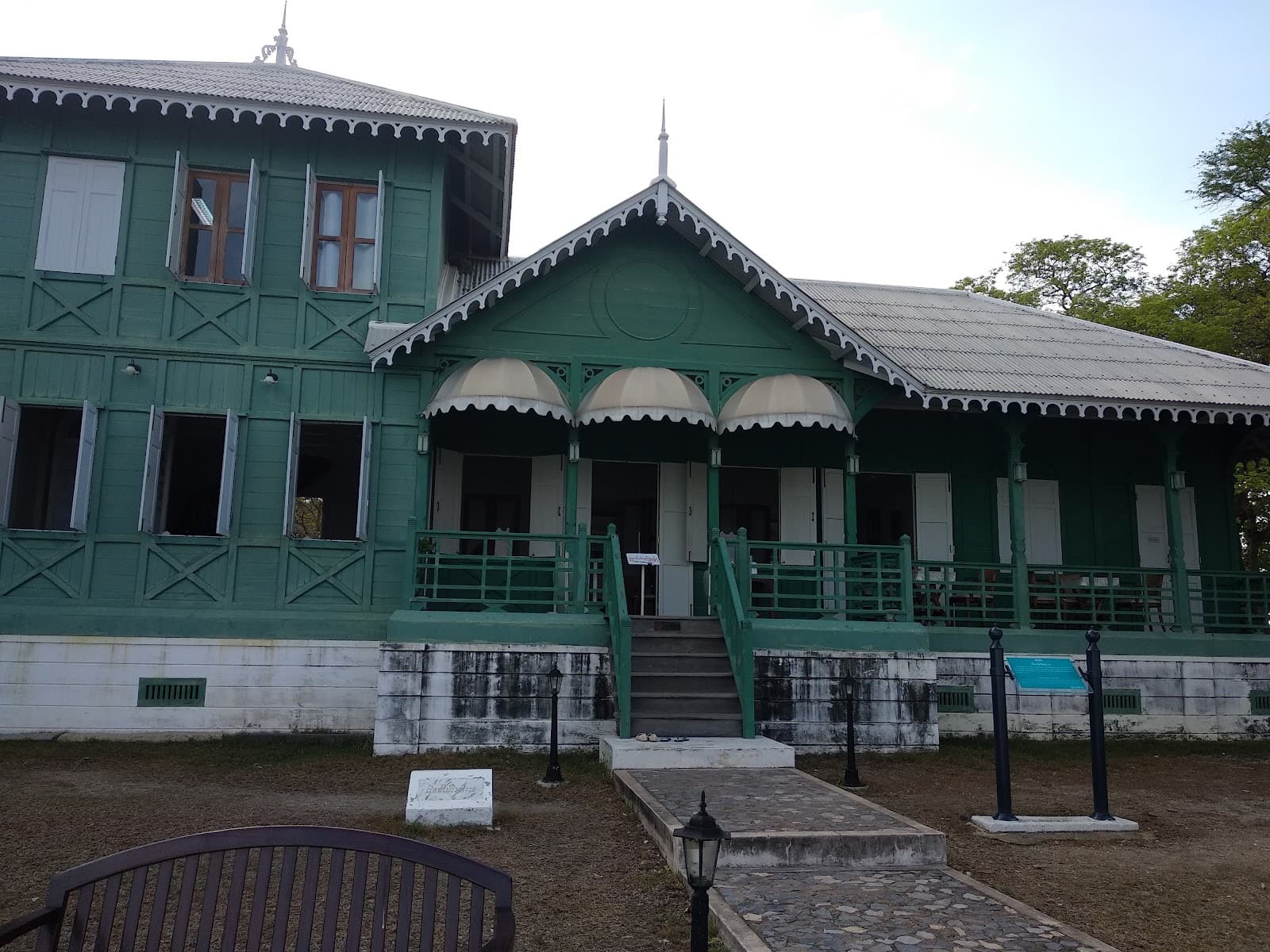 Phra Chuthathut Palace (Ko Si Chang) - Image 1