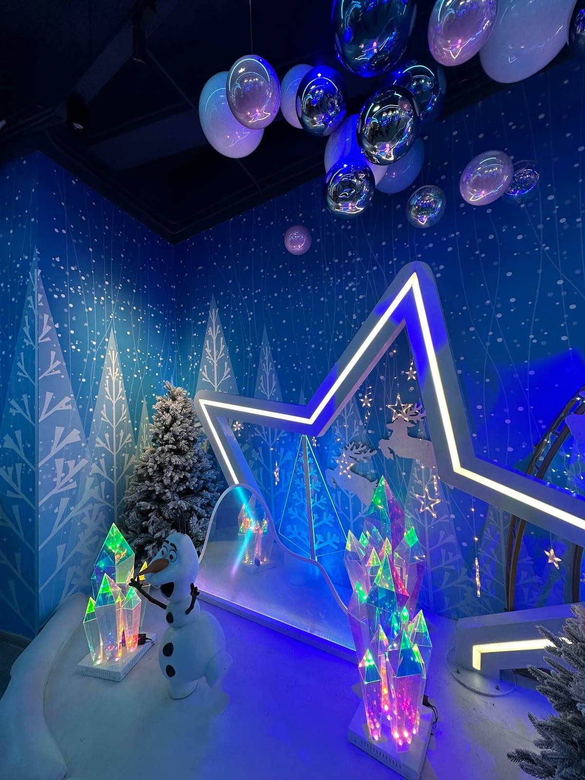 Immersive Winterland, I City Central Walk - Image 1