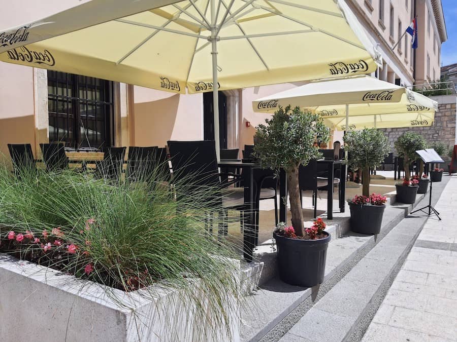 Waterfront Dining & Drinks