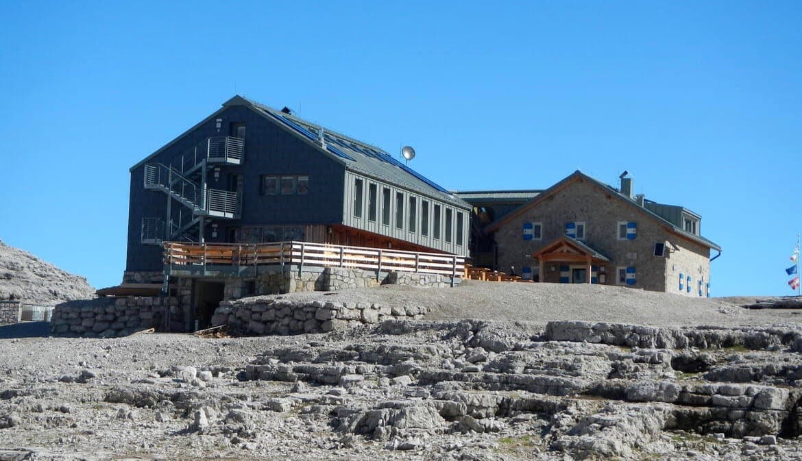 Pisciadù Lake and Rifugio Pisciadù - Image 1