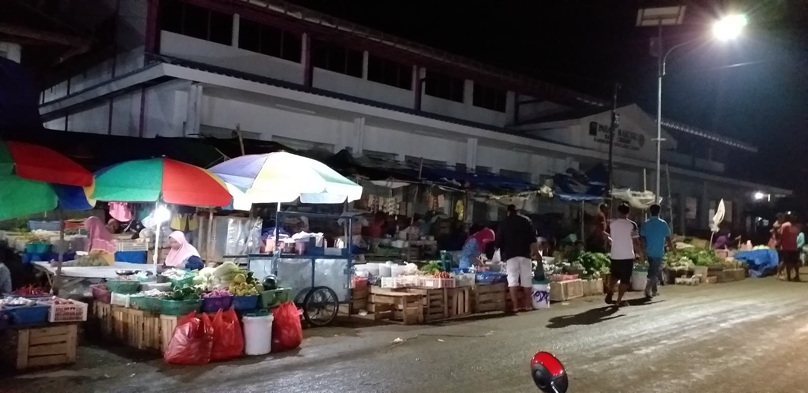 Labuan Bajo Traditional Market - Image 1