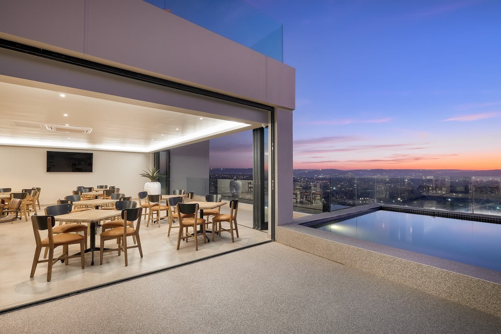 Blueberry Hotel - Image 1