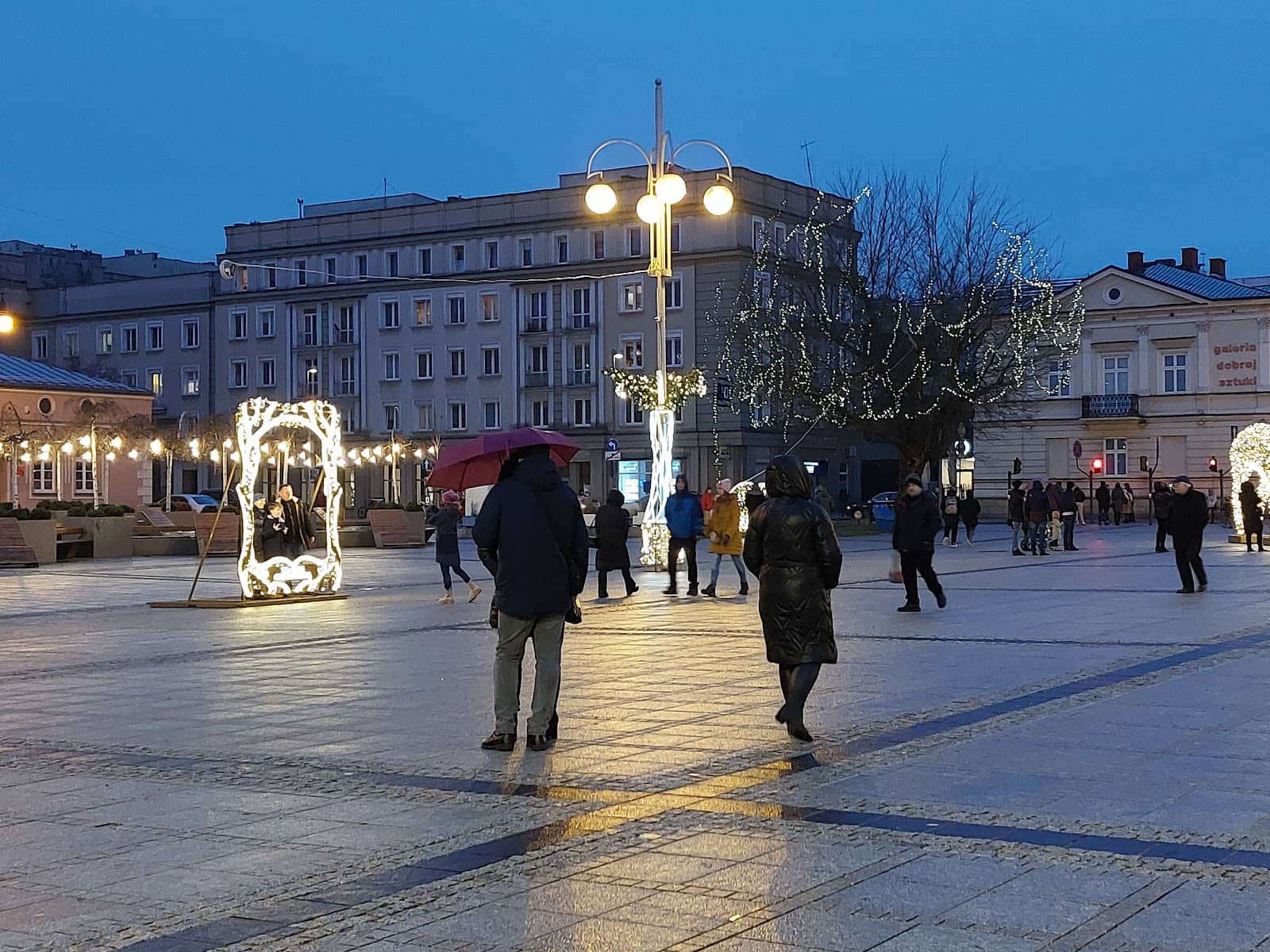 Local Cafes and Bistros