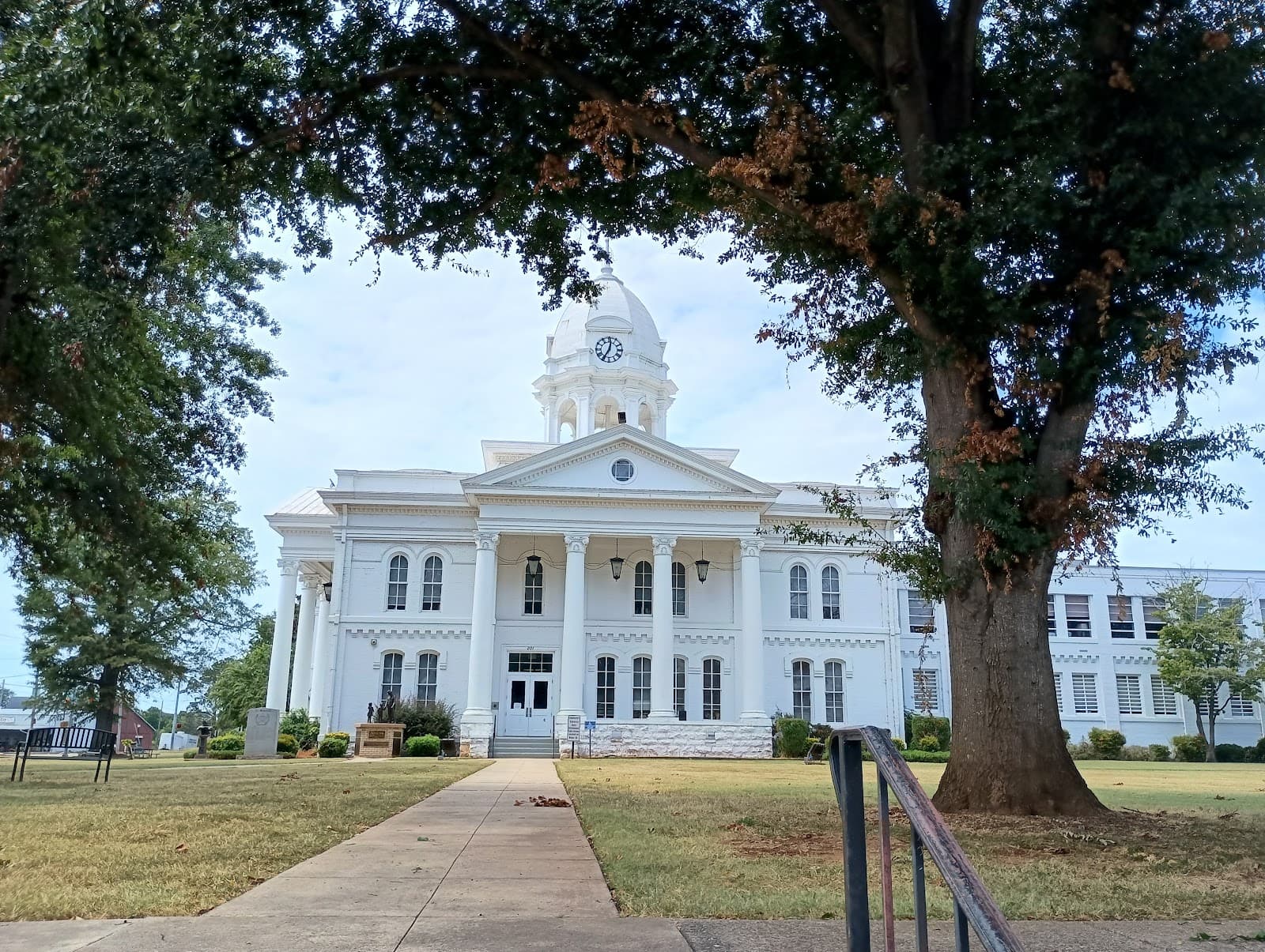 Courthouse Square Historic District - Image 1