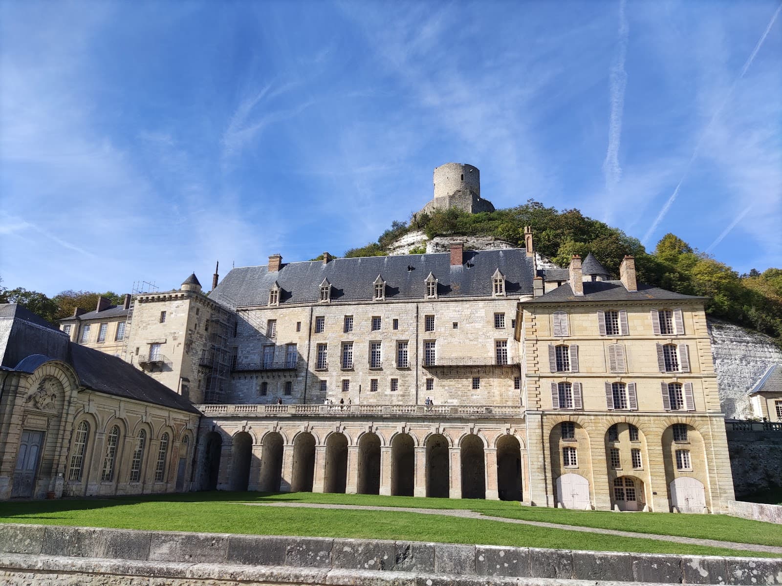 Château de La Roche-Guyon - Image 1
