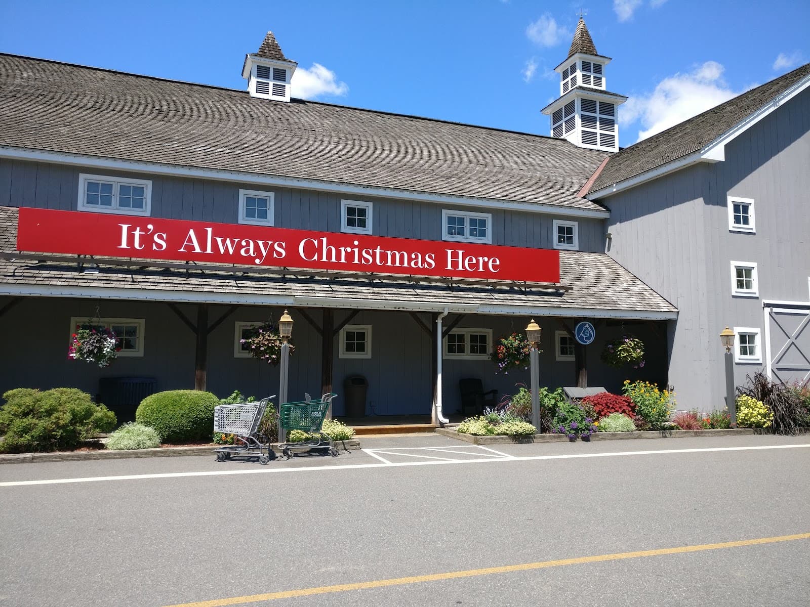 Yankee Candle Village - Image 1