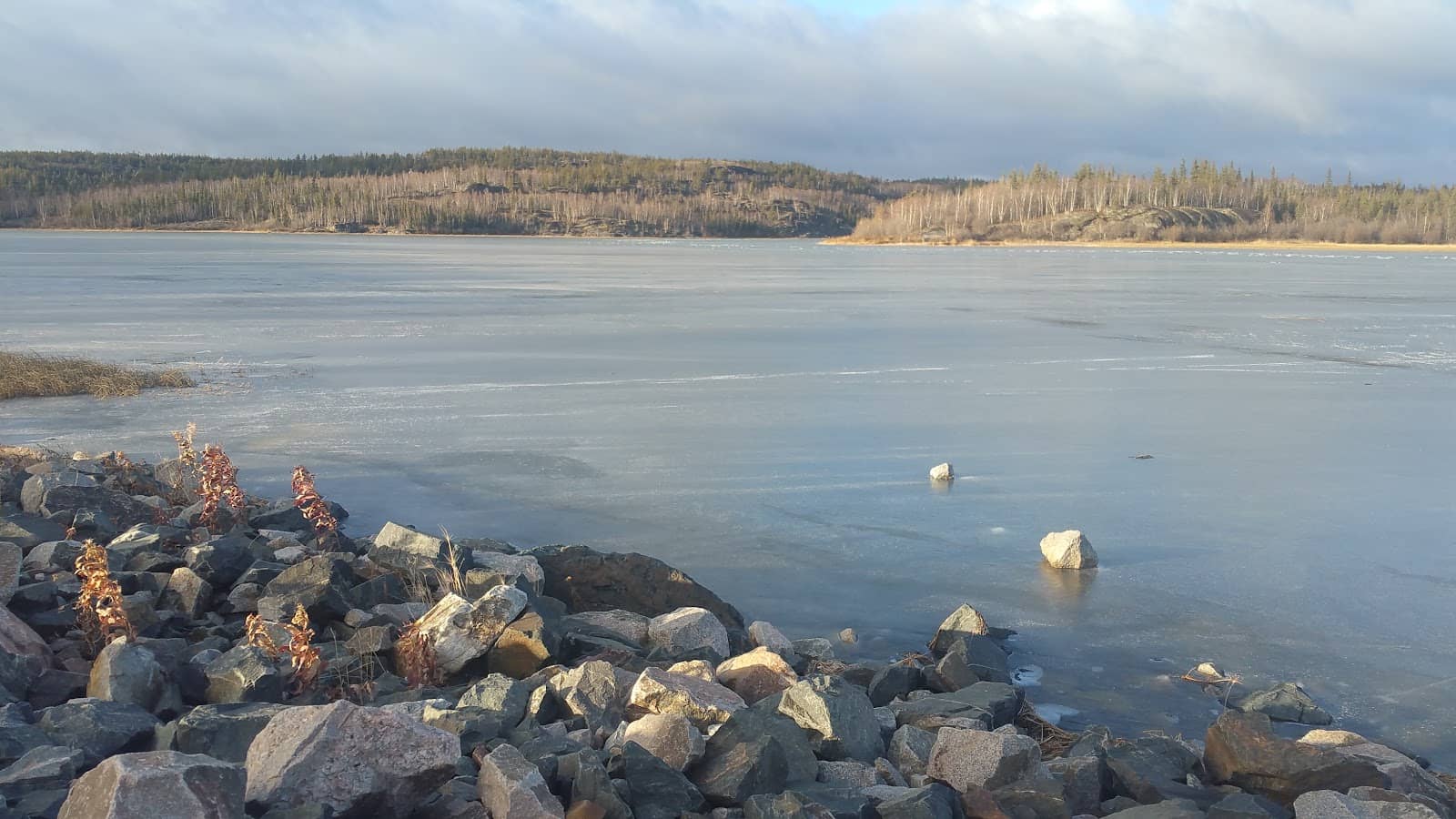 Frozen Lake Exploration
