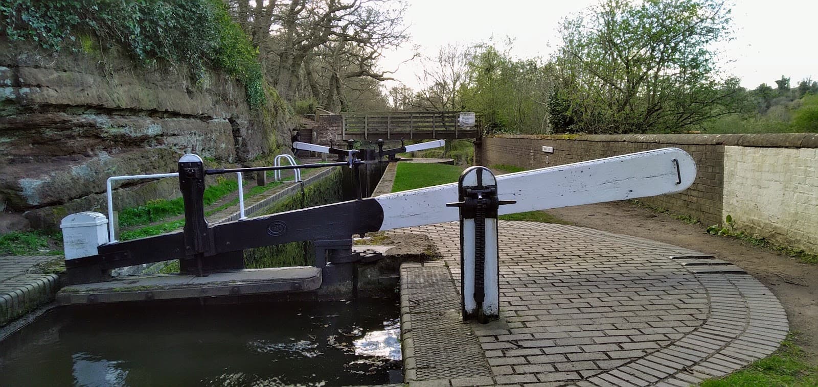 Staffordshire & Worcestershire Canal - Image 1