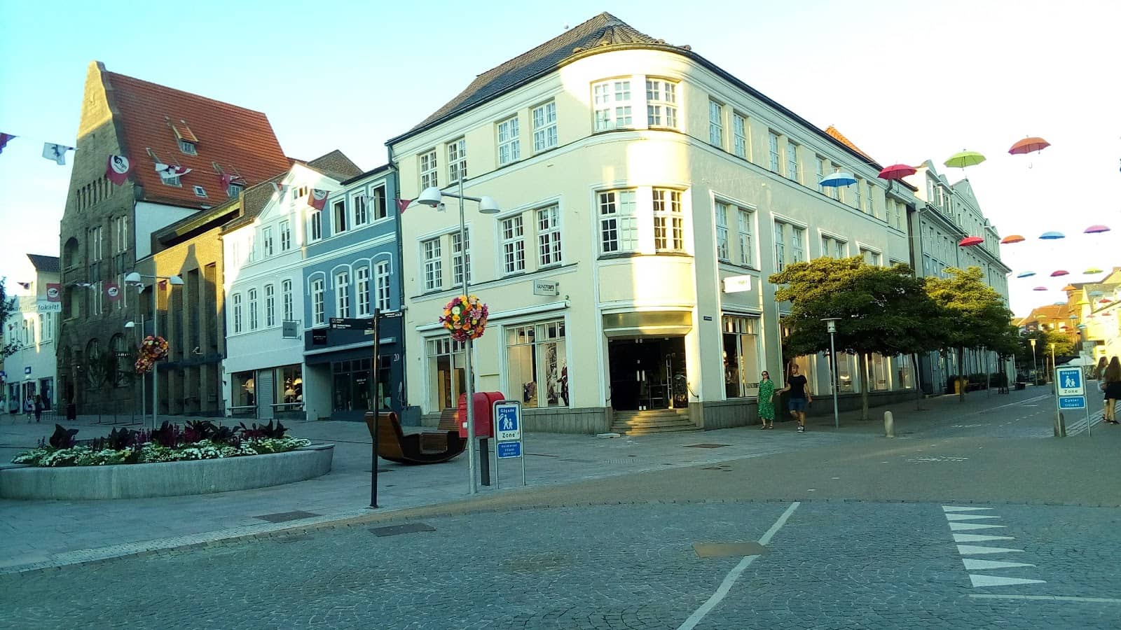 Local Eateries & Wine Bars