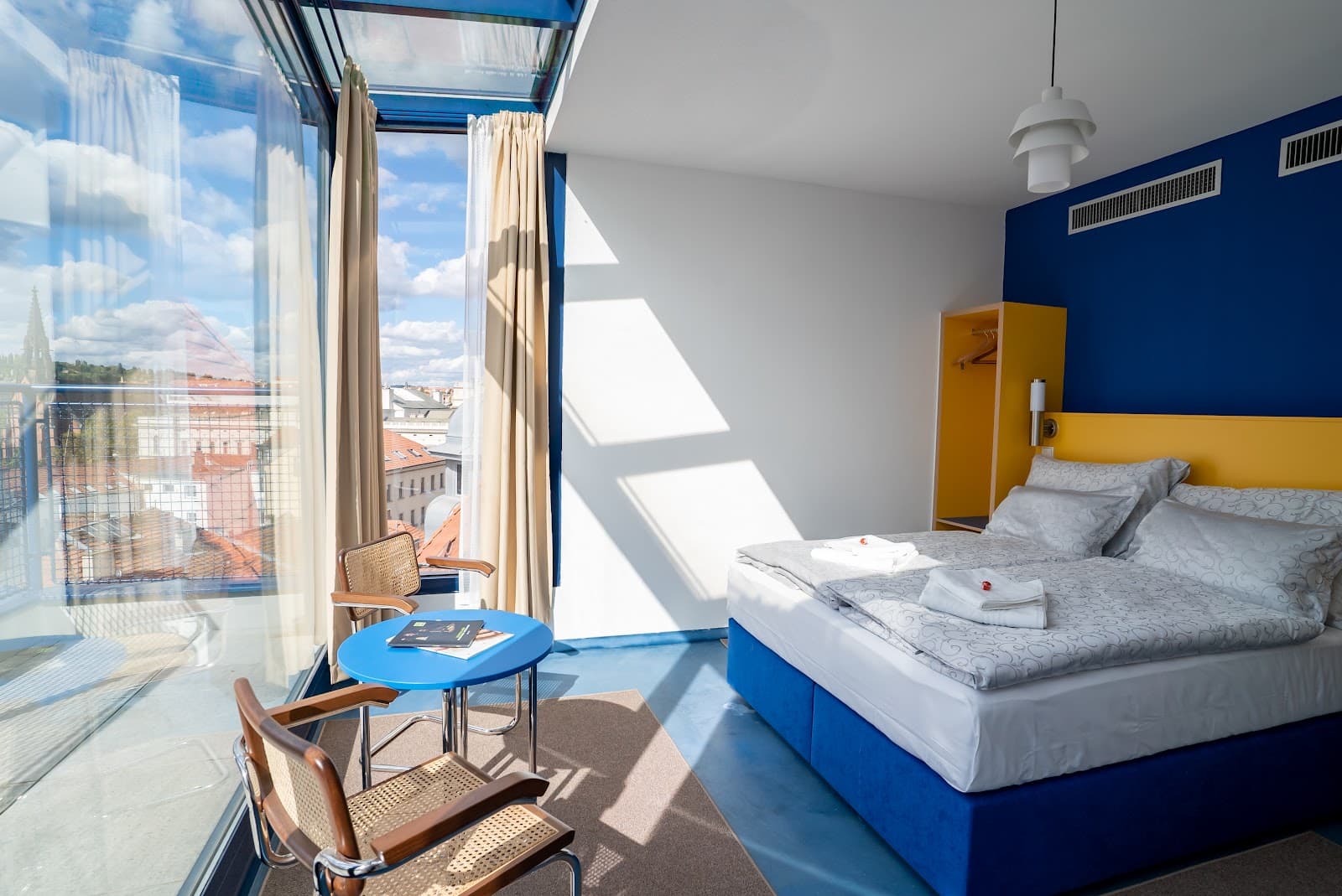 Hotel Avion - Image 1
