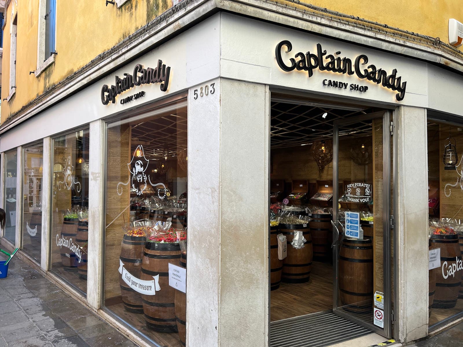 Captain Candy - Image 1