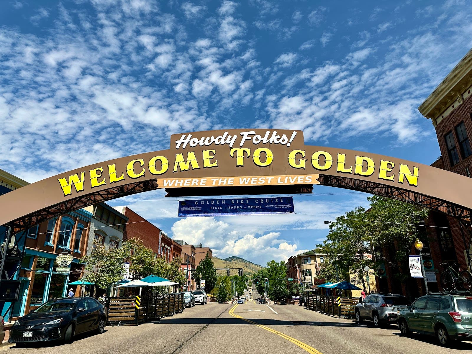Golden Welcome Arch - Image 1