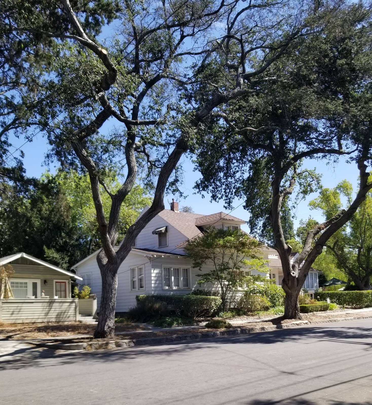 Charming Cafes and Eateries