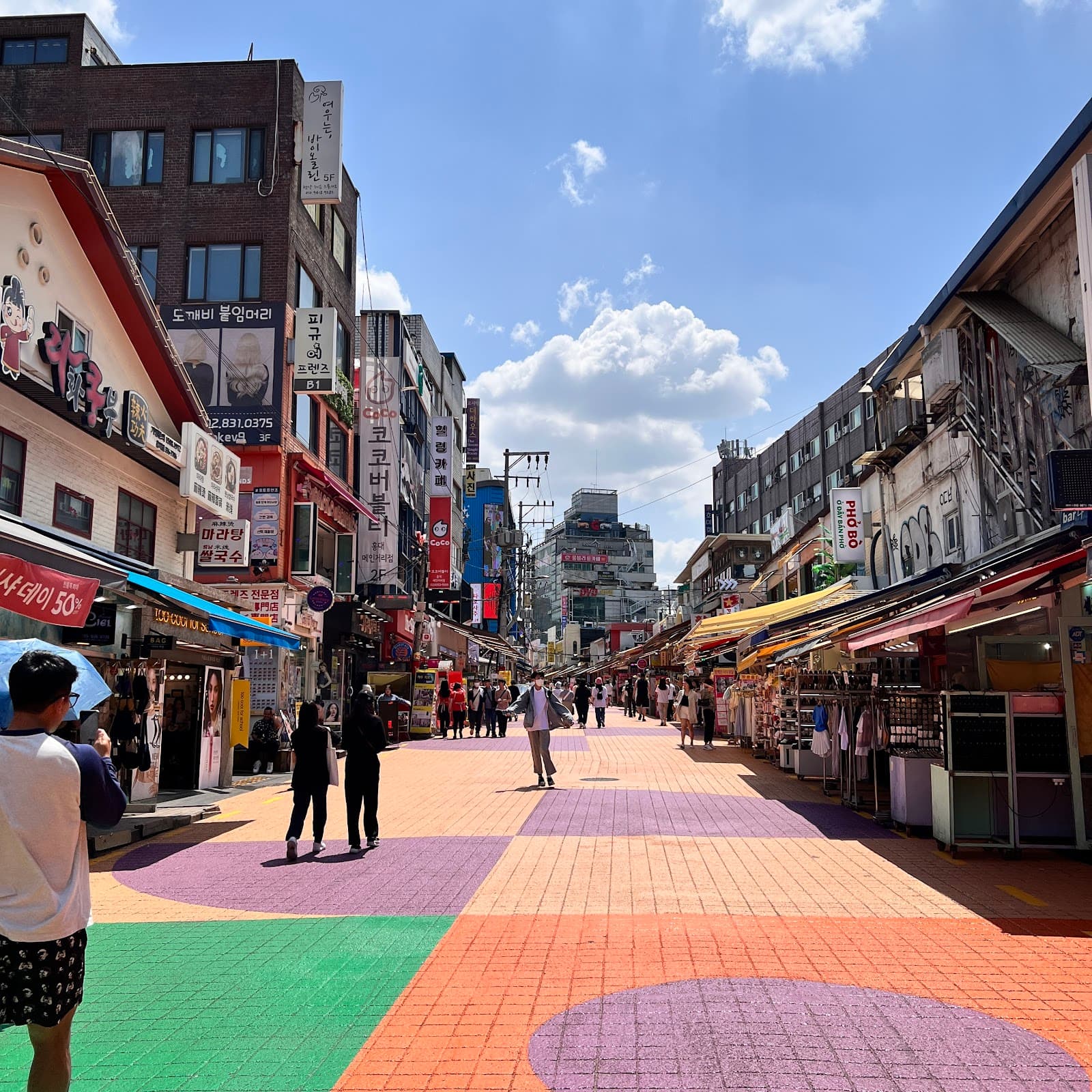 Hongdae Shopping District - Image 1