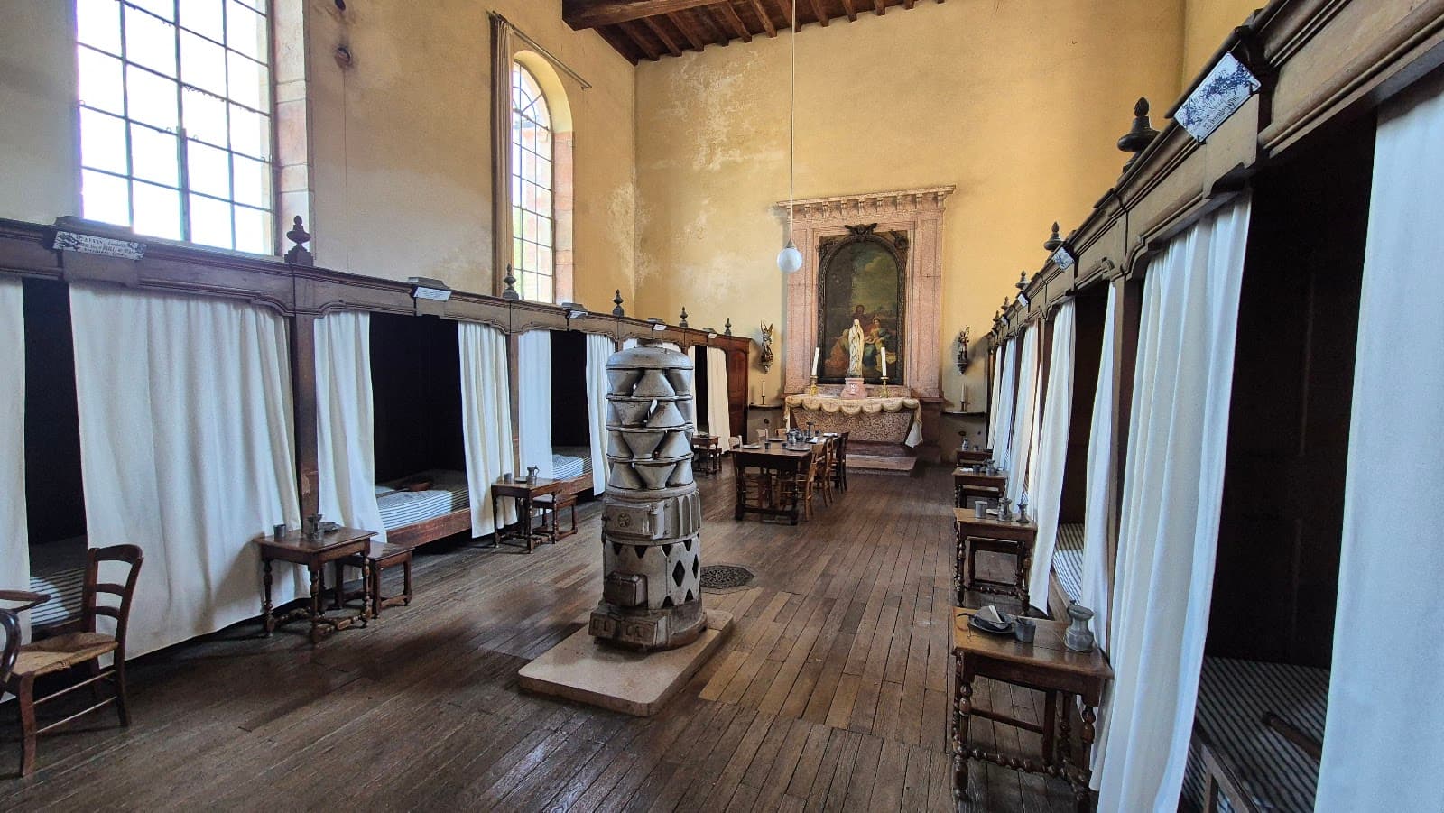 Hôtel-Dieu Apothecary - Image 1