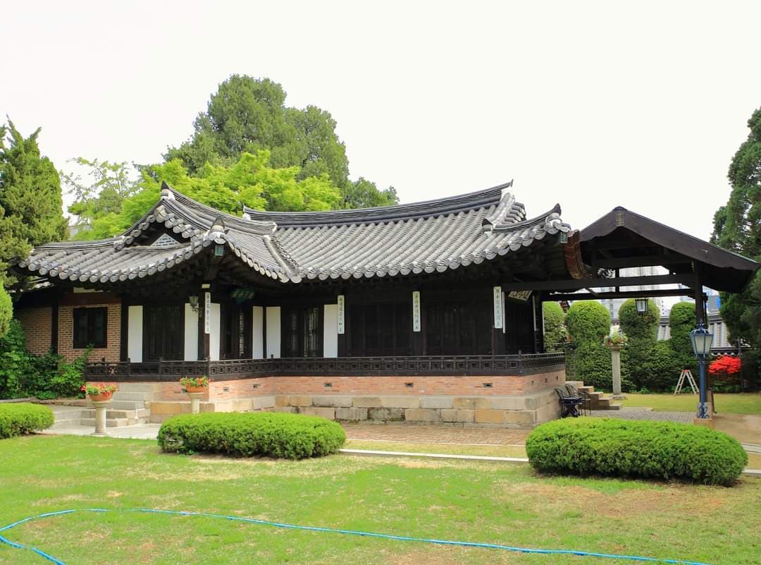 Yun Bo-seon House Seoul - Image 1