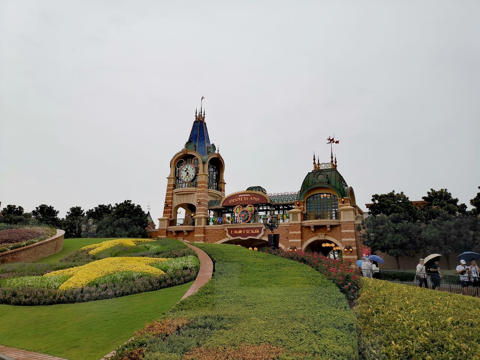Shanghai Disney Resort - Image 1